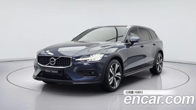 Volvo V60 2-го поколения B5 Pro AWD - фото 0