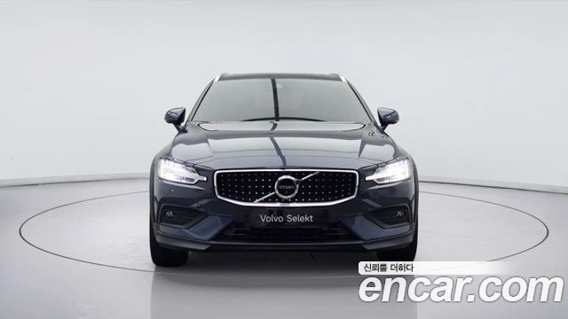Volvo V60 2-го поколения B5 Pro AWD - фото 1