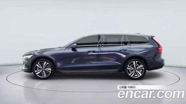 Volvo V60 2-го поколения B5 Pro AWD - фото 2