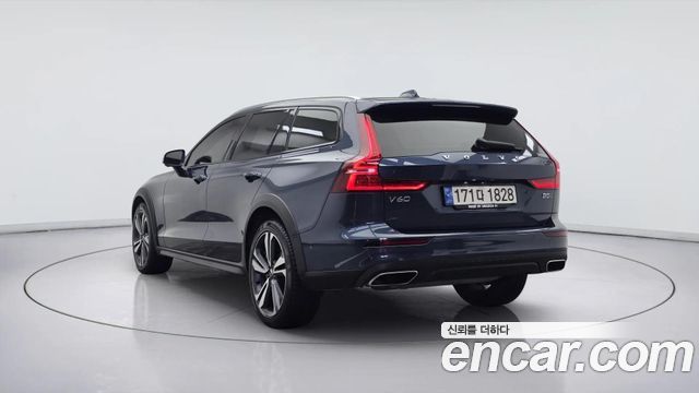 Volvo V60 2-го поколения B5 Pro AWD - фото 4