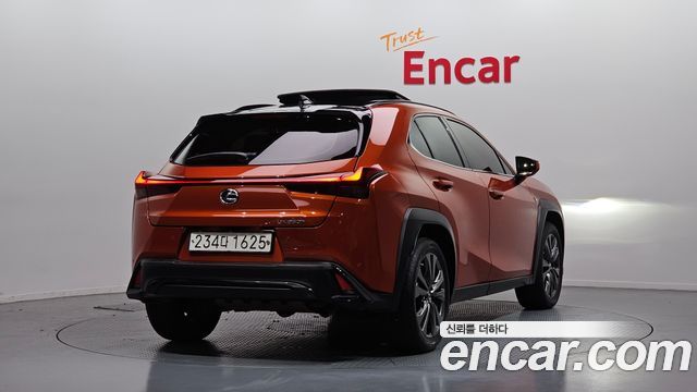 Lexus UX 2.0 F-Sport 2WD - фото 1