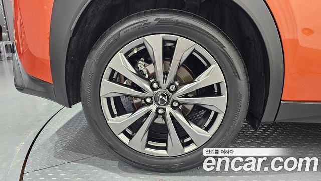 Lexus UX 2.0 F-Sport 2WD - фото 4