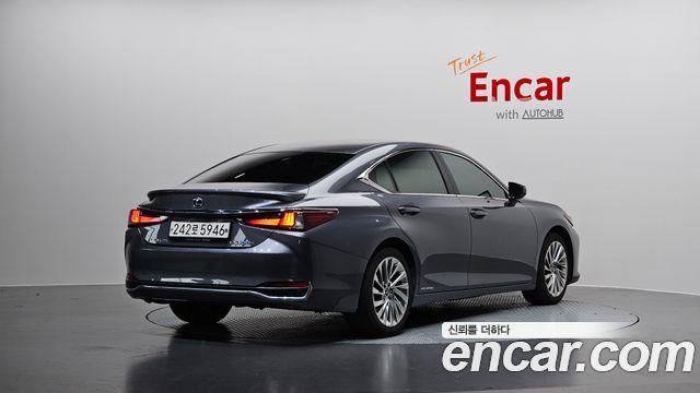 Lexus ES 7-го поколения Executive - фото 1