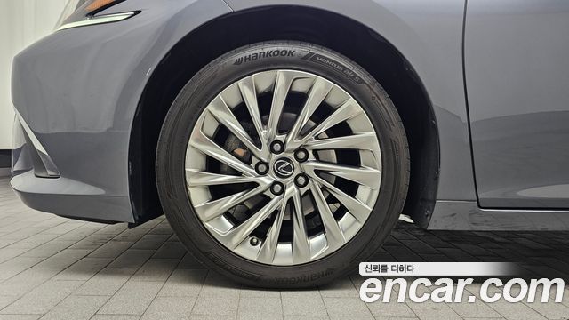 Lexus ES 7-го поколения Executive - фото 4