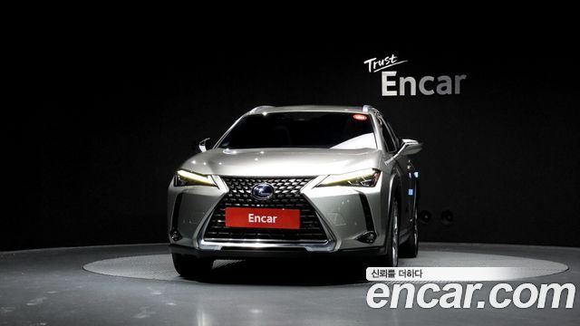 Lexus UX 2WD - фото 2