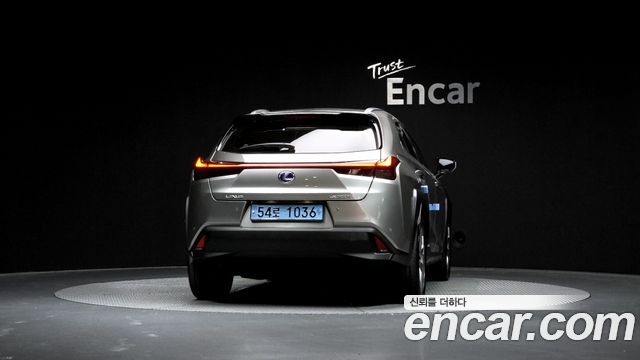 Lexus UX 2WD - фото 3