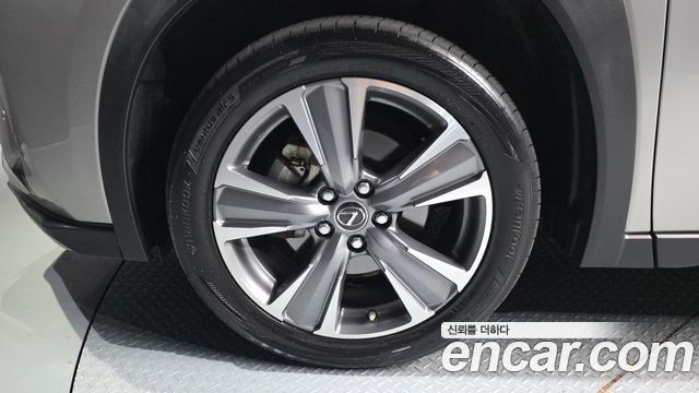 Lexus UX 2WD - фото 4