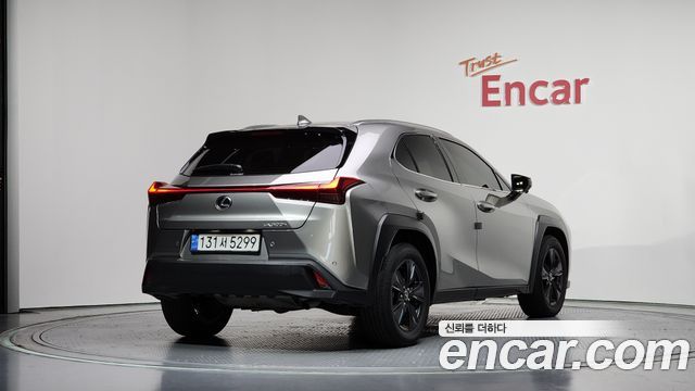Lexus UX 2.0 2WD - фото 1