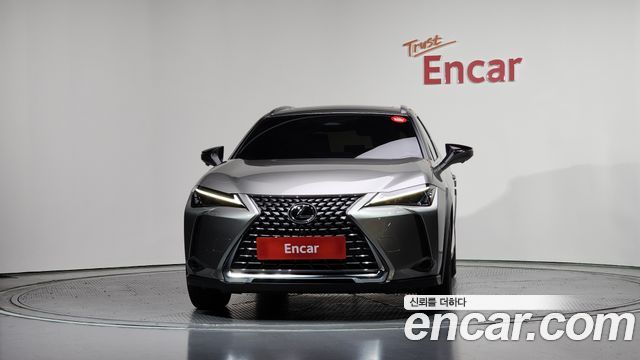 Lexus UX 2.0 2WD - фото 2