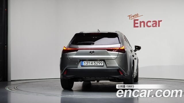 Lexus UX 2.0 2WD - фото 3