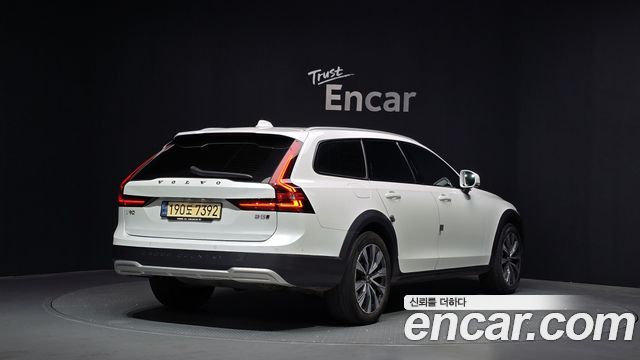 Volvo V90 B5 Pro AWD - фото 1
