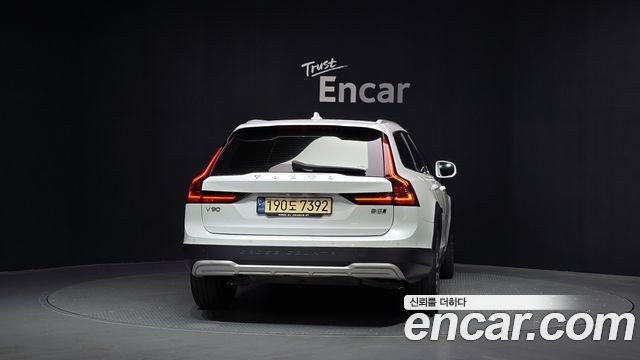 Volvo V90 B5 Pro AWD - фото 3