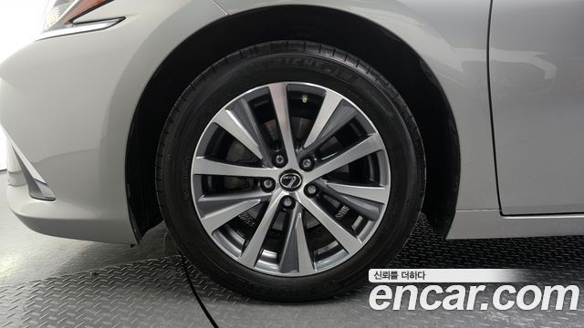 Lexus ES 7-го поколения Supreme - фото 4
