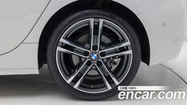 BMW 1-Series F40 120i M Sports - фото 4