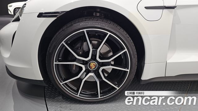 Porsche Taycan Base - фото 4