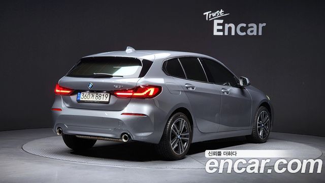 BMW 1-Series F40 120i Advantage - фото 1