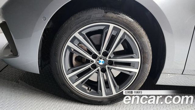 BMW 1-Series F40 120i Advantage - фото 4