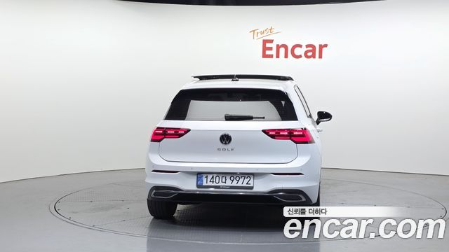 Volkswagen Golf 8-го поколения 2.0 TDI Prestige - фото 3