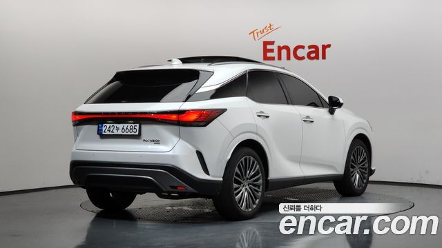 Lexus RX 5-го поколения Luxury - фото 1