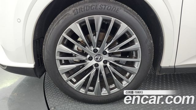 Lexus RX 5-го поколения Luxury - фото 4