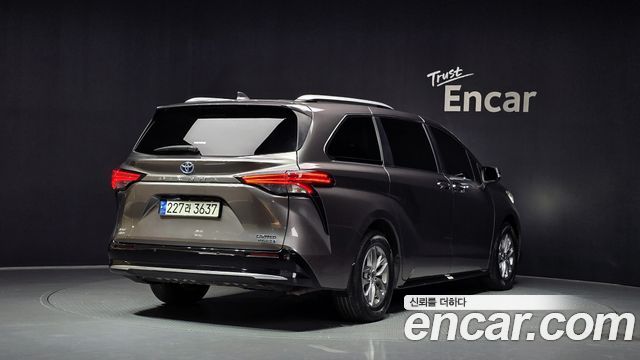 Toyota Sienna 4-го поколения 2.5 Hybrid AWD - фото 1