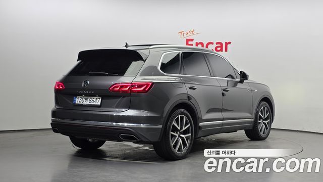 Volkswagen Touareg 3-го поколения 3.0 TDI Prestige - фото 1