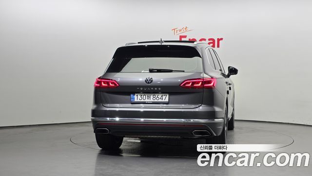 Volkswagen Touareg 3-го поколения 3.0 TDI Prestige - фото 3