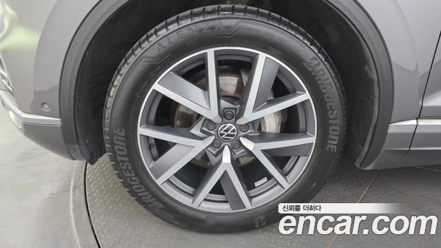 Volkswagen Touareg 3-го поколения 3.0 TDI Prestige - фото 4