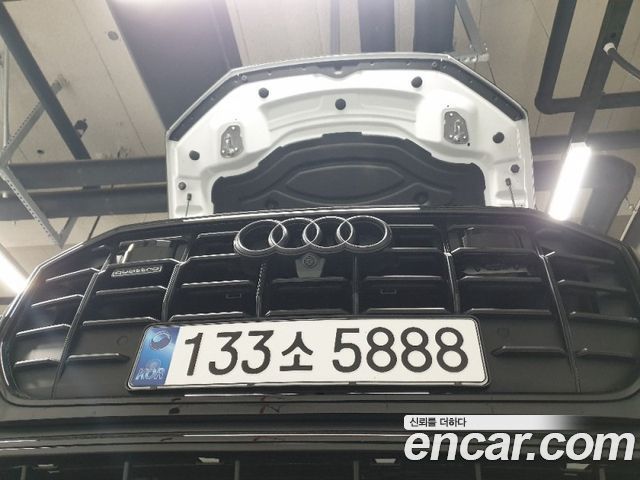 Audi Q8 55 TFSI Quattro Premium - фото 0