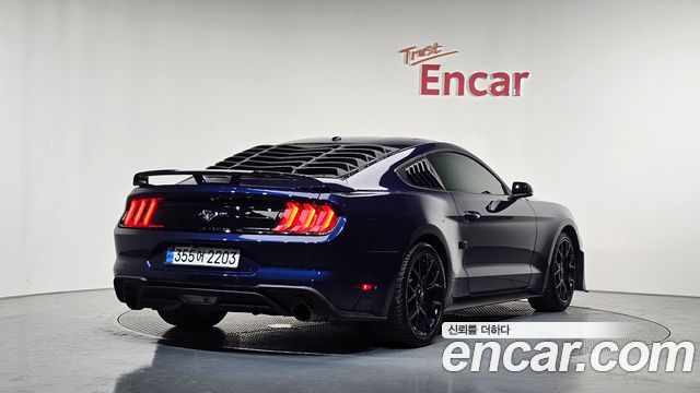 Ford Mustang Coupe - фото 1