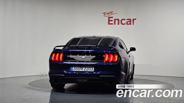 Ford Mustang Coupe - фото 3