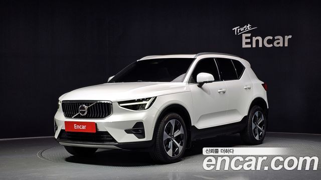 Volvo XC40 B4 Ultimate Bright - фото 0