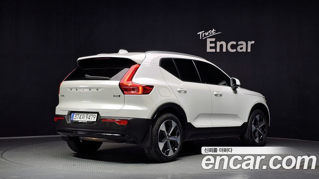 Volvo XC40 B4 Ultimate Bright - фото 1