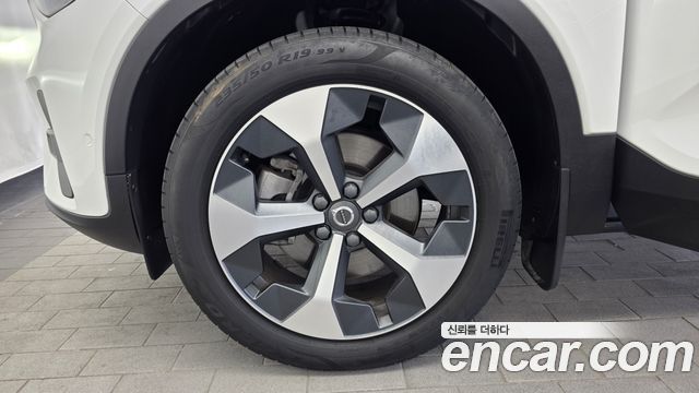 Volvo XC40 B4 Ultimate Bright - фото 4