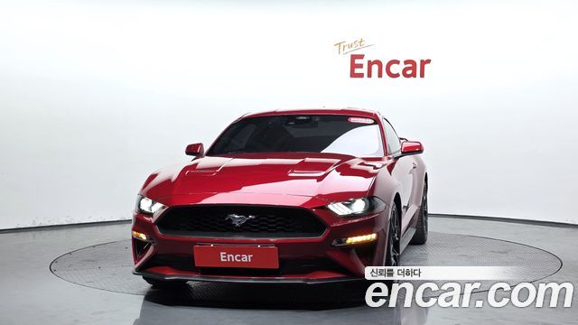 Ford Mustang Coupe - фото 1
