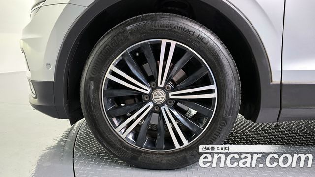 Volkswagen Tiguan 2-го поколения 2.0 TDI Prestige - фото 4