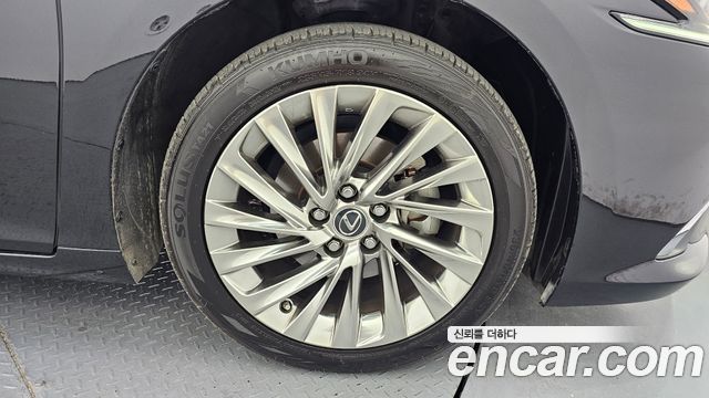 Lexus ES 7-го поколения Executive - фото 3