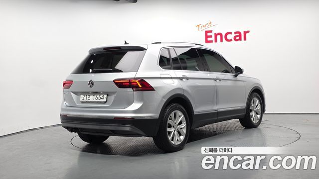 Volkswagen Tiguan 2-го поколения 2.0 TDI Premium - фото 1