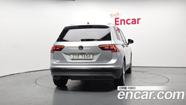 Volkswagen Tiguan 2-го поколения 2.0 TDI Premium - фото 3