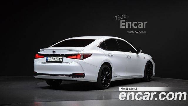 Lexus ES 7-го поколения F-Sport - фото 1