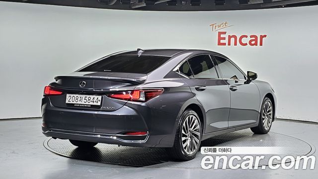 Lexus ES 7-го поколения Luxury Plus - фото 1