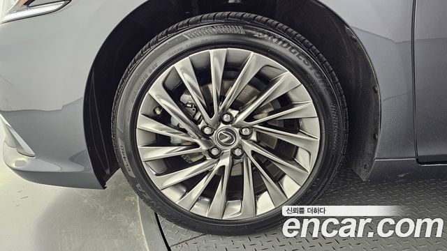 Lexus ES 7-го поколения Luxury Plus - фото 4
