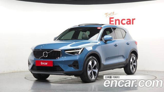 Volvo XC40 B4 Ultimate Bright - фото 0