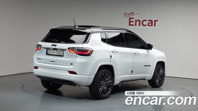 Jeep Compass 2-го поколения S2.4 AWD - фото 0