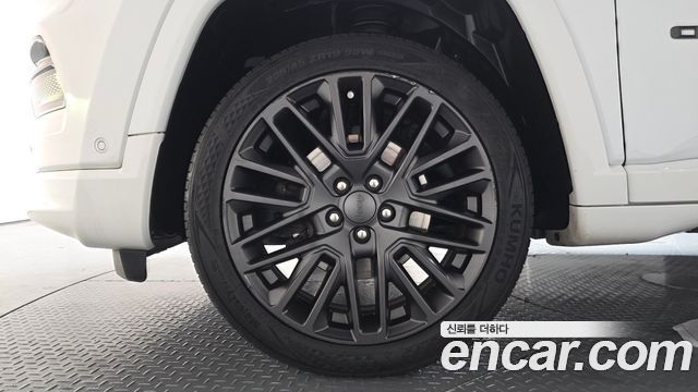 Jeep Compass 2-го поколения S2.4 AWD - фото 3