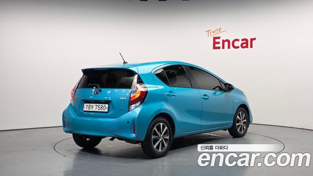 Toyota Prius 1.5 - фото 1