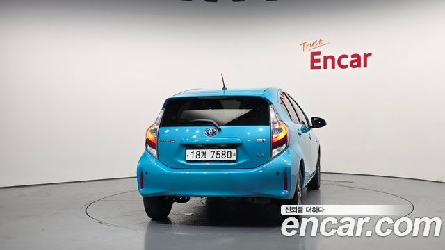 Toyota Prius 1.5 - фото 3