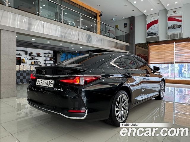 Lexus ES 7-го поколения Executive - фото 1