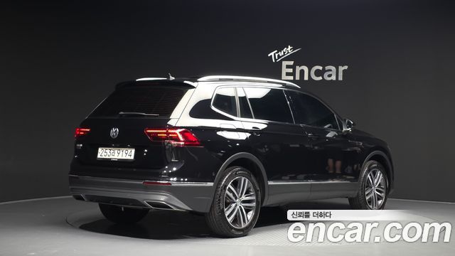 Volkswagen Tiguan 2.0 TDI Prestige - фото 1