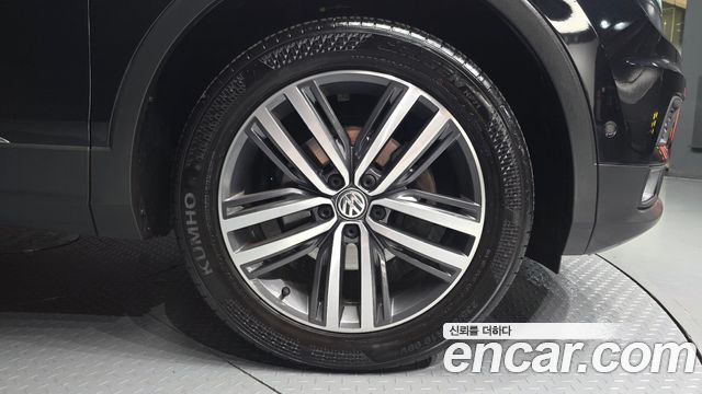 Volkswagen Tiguan 2.0 TDI Prestige - фото 4